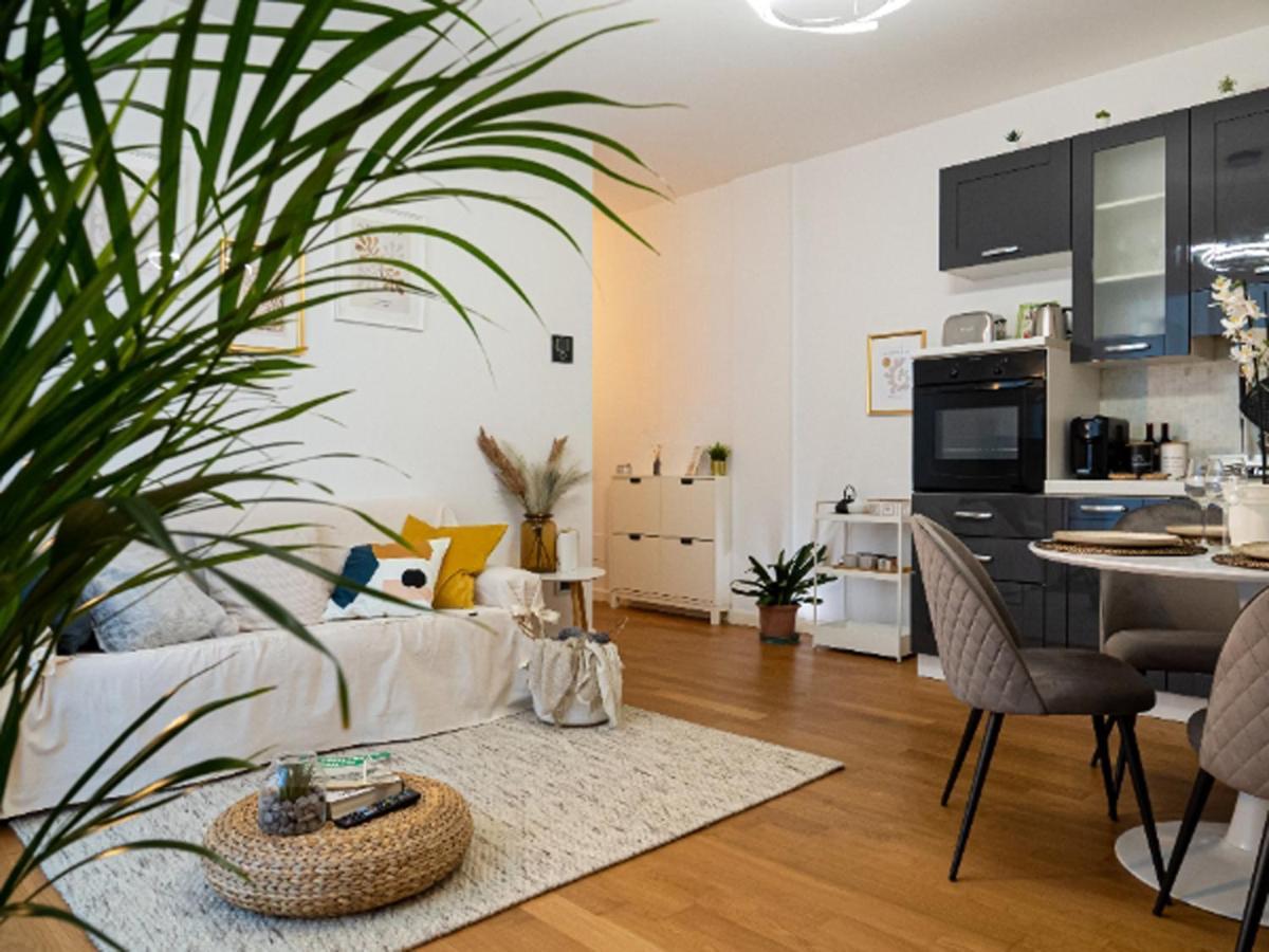 Maison Blanche: Appartamento Elegante Con Parcheggio Privato Mantova Exterior photo